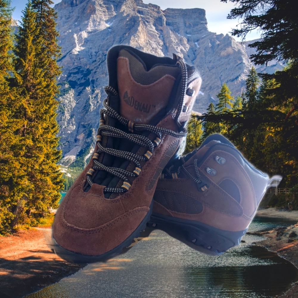 NWB Denali Trailblazer Hiking Boots. Men. Size 8. Brown and Black.